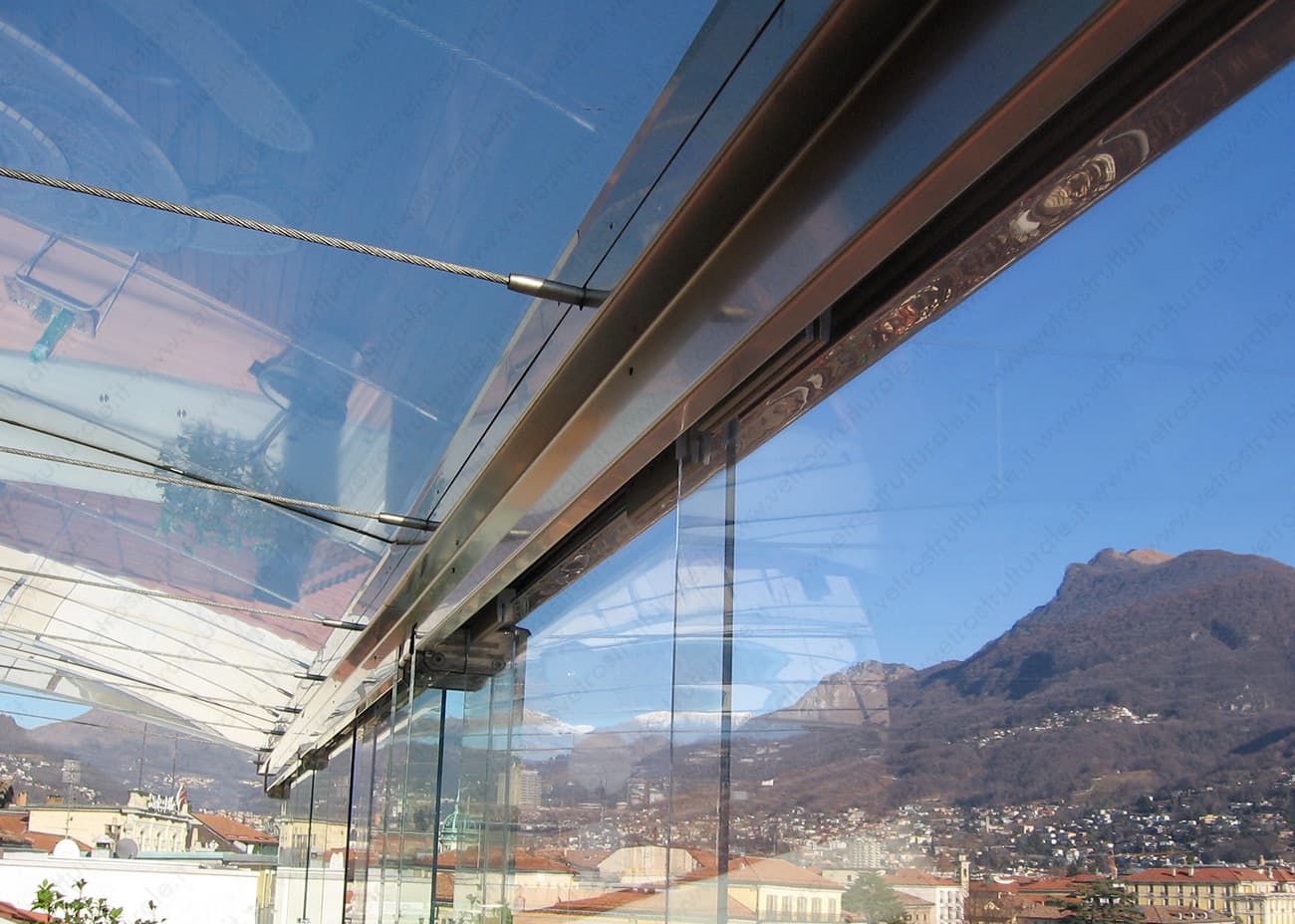 Vetrostrutturale realizza scale, soppalchi, terrazze, e molto altro, in vetro strutturale. Lavora in tutta Italia